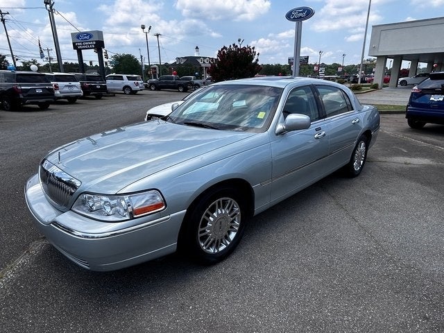 Used 2007 Lincoln Town Car Signature Limited with VIN 1LNHM82V87Y622335 for sale in Asheville, NC